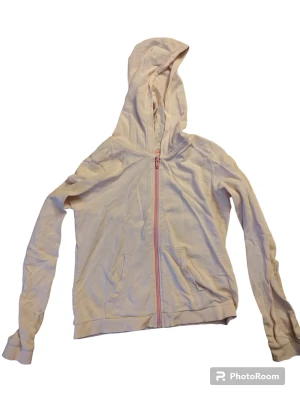 Huvtröja  - Huvtröja med dragkedja från hm. Bra skick! 