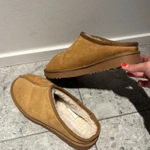 Uggs tofflor  - Ny skick, endast provade 💜 storlek 39 men små i storlek 