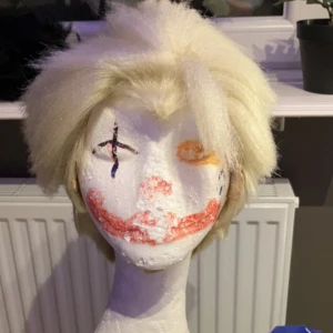 Kort blond peruk - Orginellt en hunter (toh) peruk, klippt och använd två gånger 