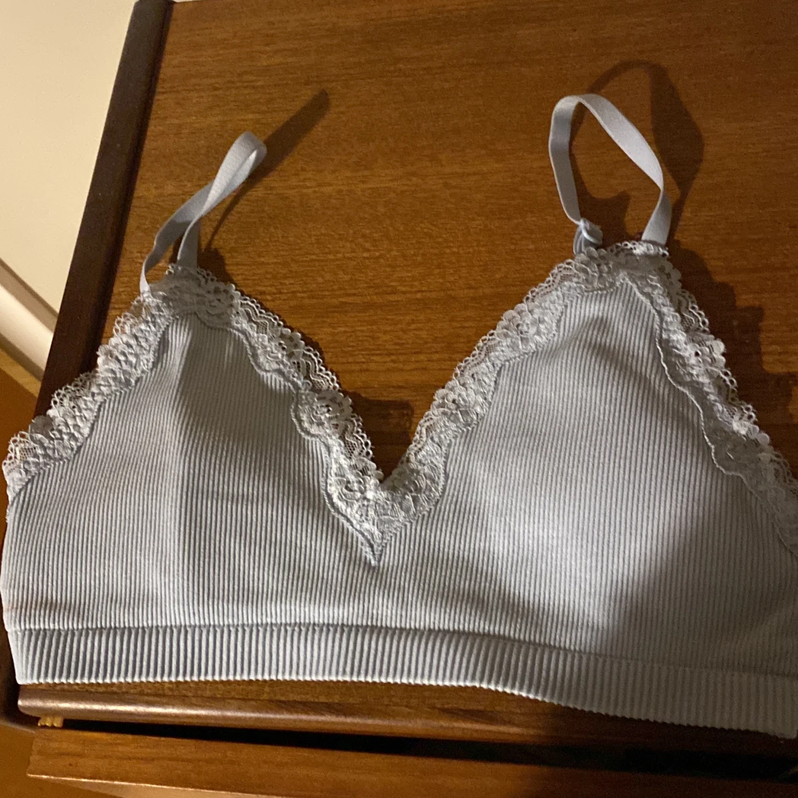 Ljusblå BH/topp med spets