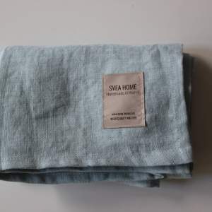 Linne är ett exklusivt material och oherhört slitstarkt och skönt. Helt nya Svea Home Linne handdukar från laget. Finns i 3 storlekar. Från ansikts din till bad duk. Vid mer produkter besök Sveahome.net annars skriv här! 100% Linne.