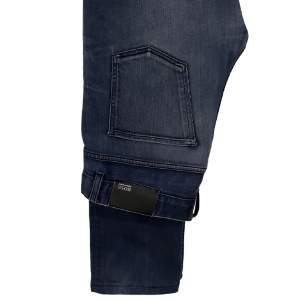 Säljer nu dessa tvärfeta Hugo boss jeans i stlr 34/32 men sitter som 32/32 I slim versionen. Nypris: 1300 skriv vid intresse! mvh Harry