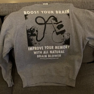Crewneck - 9/10 inga skador.