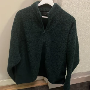 Oversized tröja i pile  - Köpt på asos för 399, knappt använd, säljer för att den var för stor