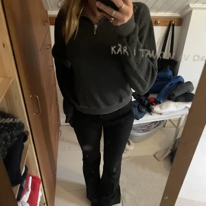 Boomerang tröja - Säljer denna tröja från boomerang då den inte kommer till användning💕använd men i mycket bra skick, riktigt mysigt material och den passar perfekt nu till hösten
