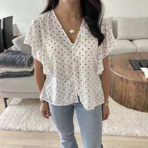 Prickig blus - Så söt blus som tyvärr inte kommer till användning💞