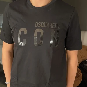 Dsquare tröja  - Oanvänd svart T-shirt  