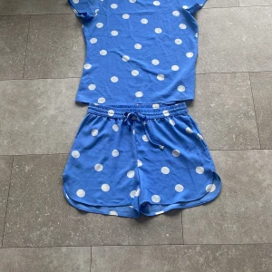 Ett sätt  - Ett sommar sätt prickig 