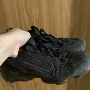 Nike Vapormax - Sparsamt använd  Sköna och tror man kan pumpa in luft i dem så blir de mjukare 