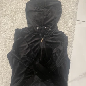 Svart kofta. - Svart kofta i storlek S. 50kr