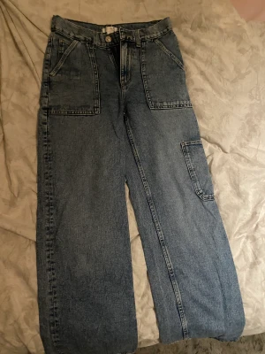 Byxor y2k stil - Har haft på mig dom 3 gånger ungefär,passar inte längre..