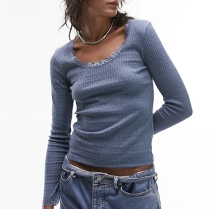 blå långärmad topp - Aldrig använd.