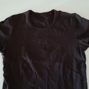 T-shirt  - Bra skick kommer från rök och djur fritt hem  Används en del 