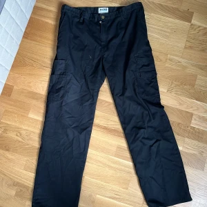 Cargobyxor  - svart cargo byxor