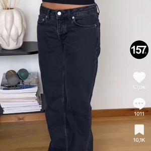 ICON från lager 157 - Aldrig använda, är vanligtvis en M men dessa i L var för tajta för mig runt rumpan. Beroende på vilken passform samt kroppsform så passar de allt mellan XS-L. Ordinariepris 400kr, säljer för 250kr! 