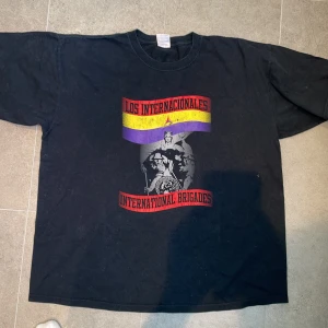 Gildan vintage - vintage socialstinspirerad tröja från vinted. Oversized