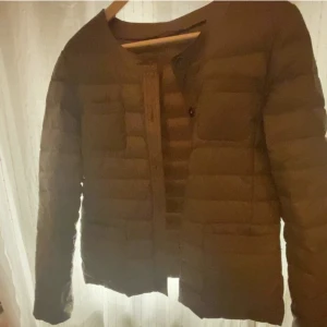 Jacka  - Jättefin beige jacka, passar S 