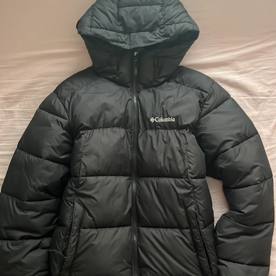 En Columbia puffer jacka