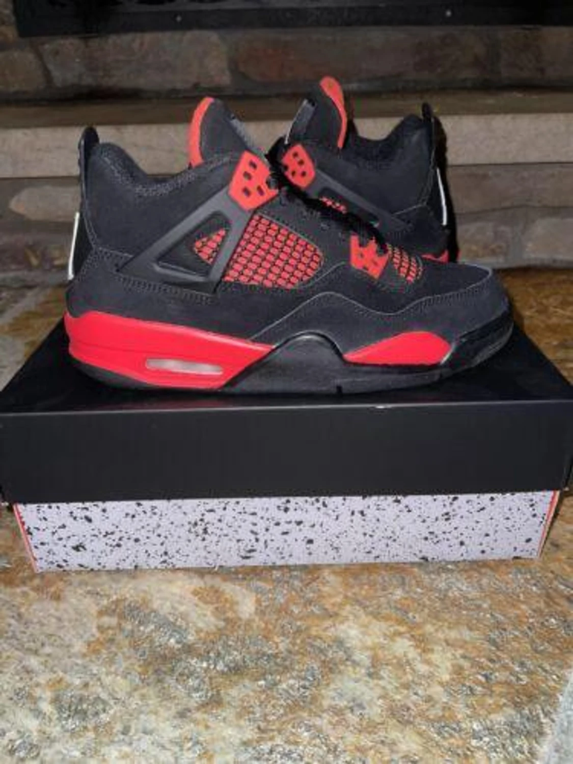 Air Jordan 4 Retro Rez Thunder - 90