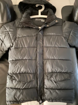 Jacka  - Barn jacka i gott skick 