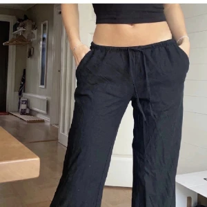 Svarta linnebyxor  - Svarta byxor från HM