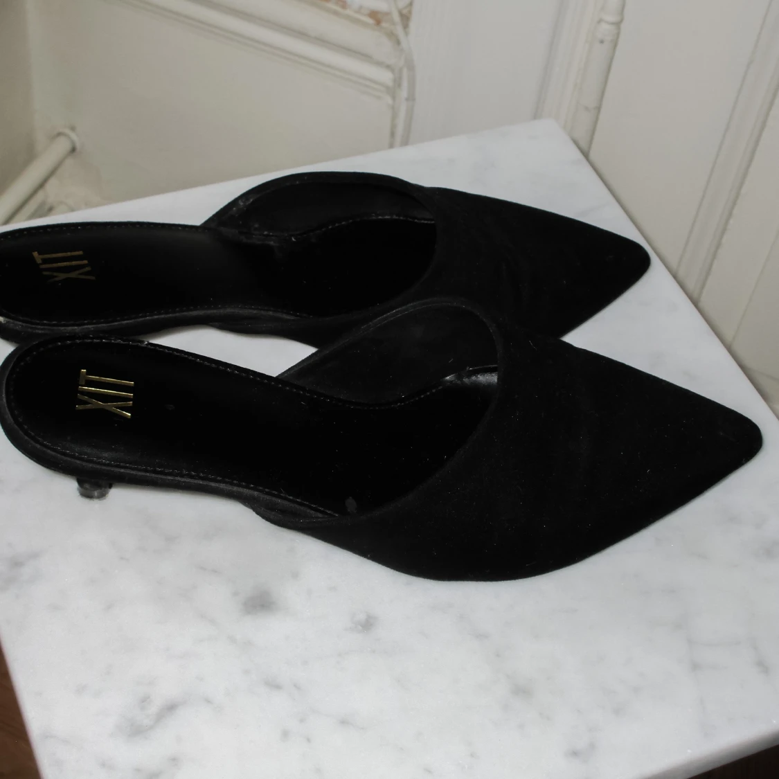 SVARTA SANDALER MED KLACK! - 91