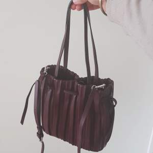 Burgandy small zara bag. Never used it. Time for a new owner to use it.