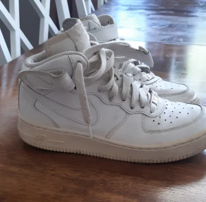 Nike air stl 38 - Nike air stl 38 . Välanvända men hela . Se bilder .