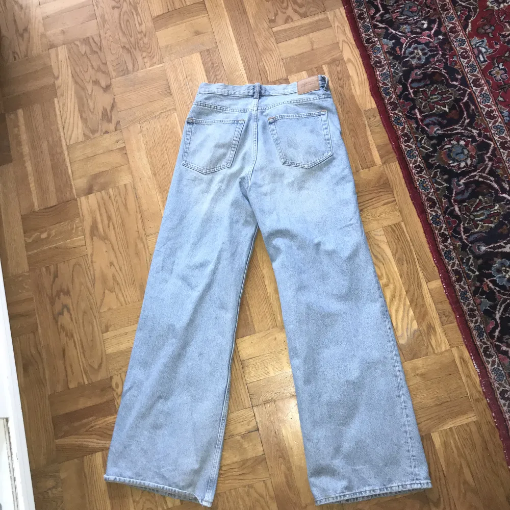 Weekday Root Jeans i storlek 28. Jeans & Byxor.