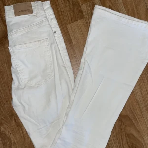 Vita botcut - Vita bootcut jeans, storlek Xs, bra skick 