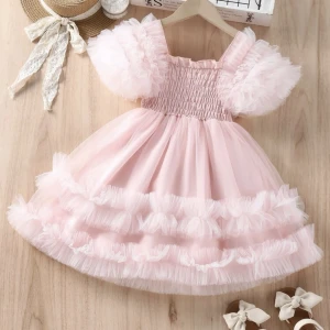 klänning - jättefin barnklänning, helt oanvänd passar perfekt till kalas eller fest. storleken är till 5år men är liten i storlek så passar till 2-3 år.