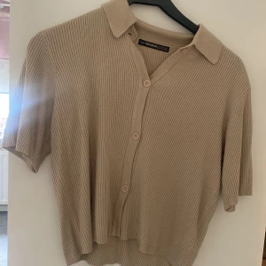 Beige tröja - Ribbad topp som jag inte använder då den är lite stor på mig