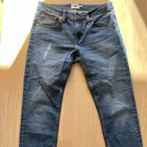 barely worn, good condition blue skinny jeans. 