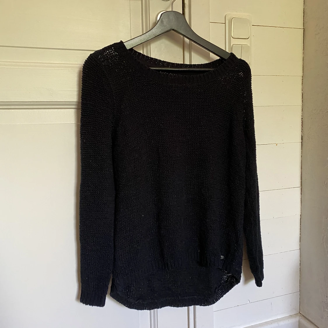 Svart stickad tröja