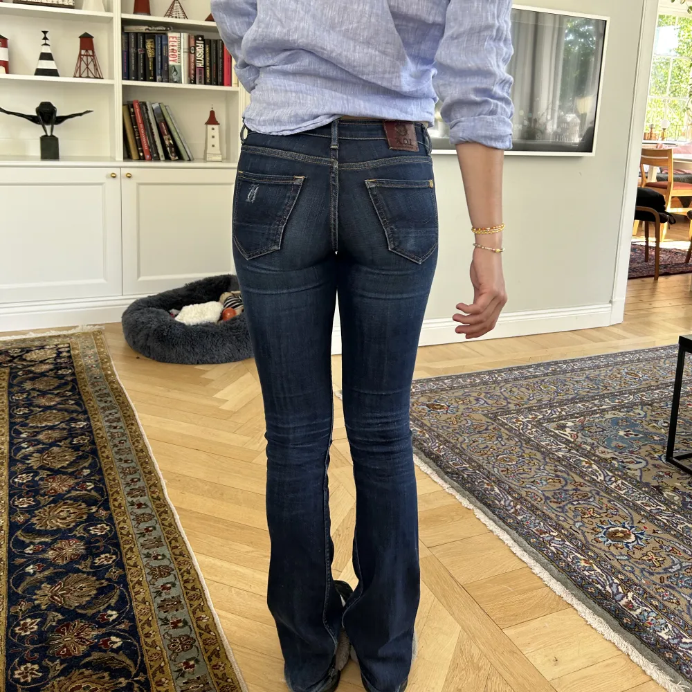 Dessa jeans är den perfekta mörkblå färgen. Lågmidjade från märket kings of indigo.. Jeans & Byxor.