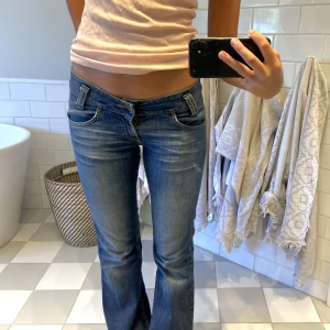 Lågmidjade Levis Jeans - Superfina lågmidjade jeans storlek 28 ish❤️❤️ 