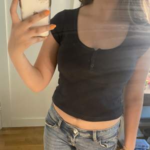 Super fin topp från brandy Melville. Säljer då jag ej använder den. Har användts vid få tillfällen så den har inga defekter. Den passar xs-m. Skriv till mig vid frågor eller intresse! Pris kan diskuteras💕