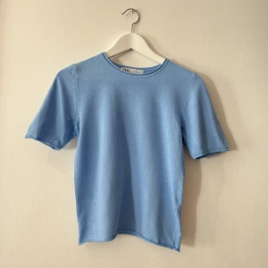 Kortärmad topp - En goding från zara, storlek S