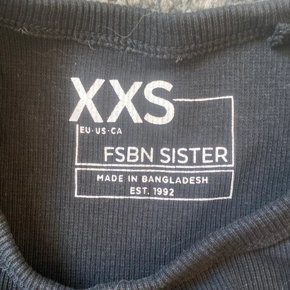 Basic linne i storlek XXS.. T-shirts.