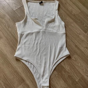 Body ny! - Helt oanvänd body från Gina Tricot Storlek L men passar en M