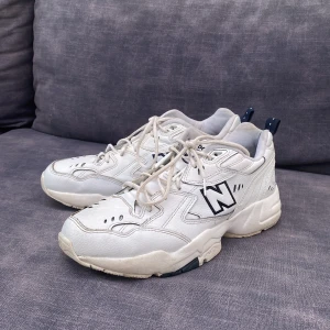 New balance MX608 vita  - Sköna New balance sneakers i bra skick.  Köpare står för frakt.