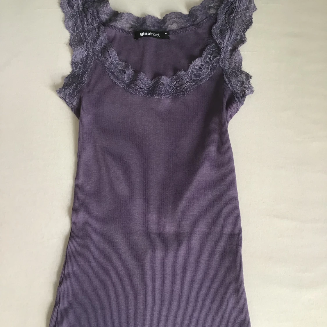 Ginatricot klänning med spets