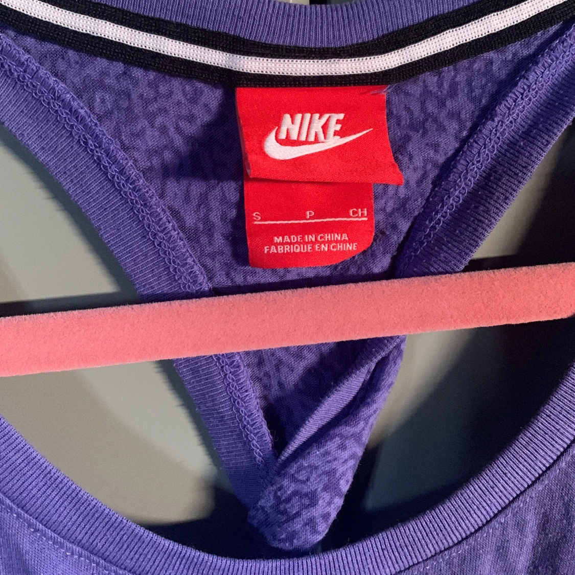 Nike linne lila twisted back brottarlinne S - 90