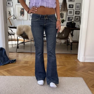 Lågmidjade Jeans  - Säljer denna super snygga låg midjade jeans 
