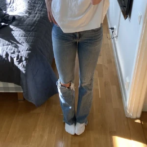 Blå heans - Säljer dessa från Gina tricot i nyskick, nypris 400kr