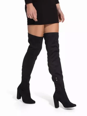 Block Heel Thigh Boot Nelly  - Over knee stövlar från Nelly. Populär modell inköpta för drygt 8 år sedan. Tjock klack i bekväm höjd och skaft i stretchigt material.  De är väl använda och slitage förekommer men absolut fortfarande fina och brukbara. Skaft är i bra skick.