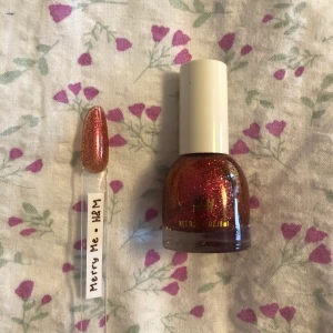 Nagellack  - Säljer alla mina nagellack för jag började med gel. Flera färger finns på min profil. DMa vid frågor, endast seriösa köpare tack! Använd helst köp direkt knappen för att säkerställa att du får ditt paket!