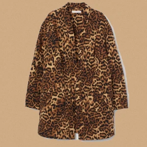 Kappa leopard  - Jättefin kappa leopardmönstrad i storlek Small från H&M, såå fin🤍 Mjuk quiltad 