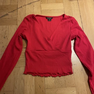 Röd topp - Använd 1 gång, bra skick.