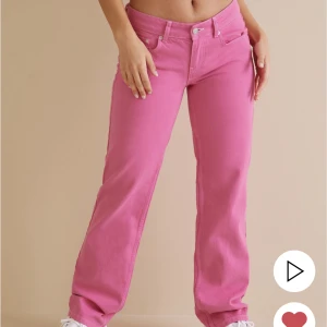 Lågmidjade jeans - Jättesnygga lågmidjade jeans från Nelly. Säljer då de blivit för små. Storlek 34, nypris 549.